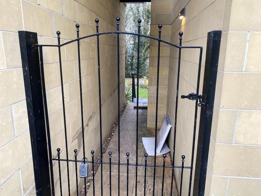 The Retreat, Luxury Studio Apartment In Bath With Parking 外观 照片