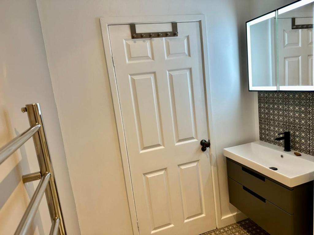 The Retreat, Luxury Studio Apartment In Bath With Parking 外观 照片