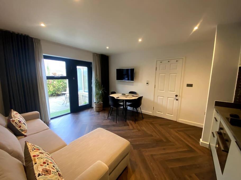 The Retreat, Luxury Studio Apartment In Bath With Parking 外观 照片